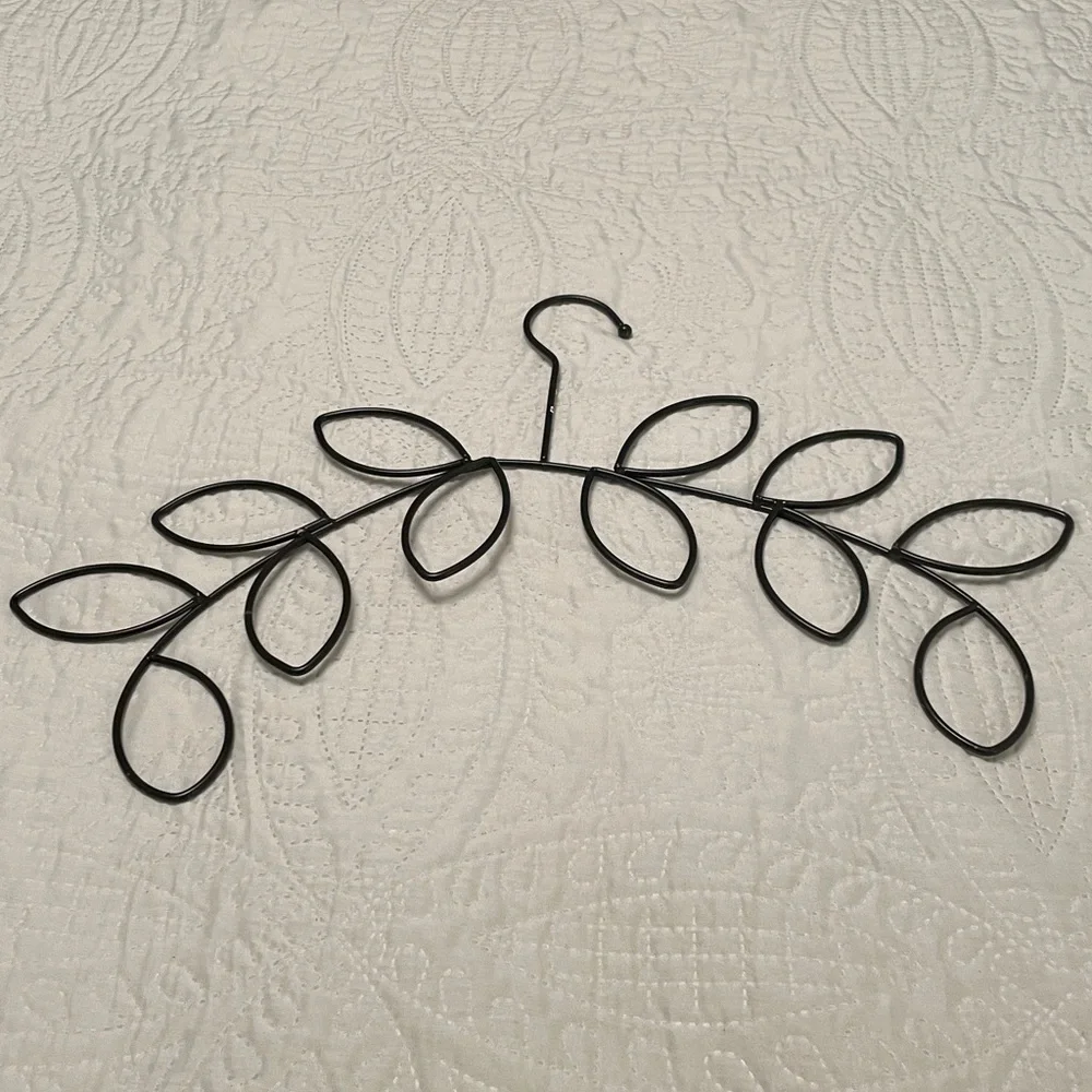 Metal Botanical Leaves Scarf Hanger Excellent Condition